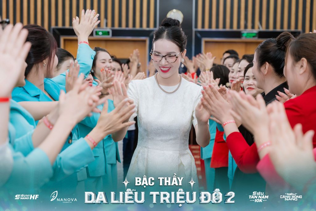 dược sĩ Phạm Nhung tại sự kiện